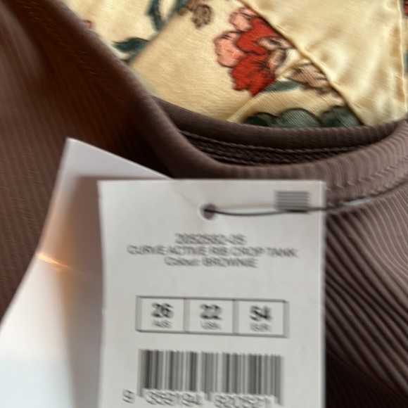 Women’s active curt sports top size 22. - Picture 3 of 4